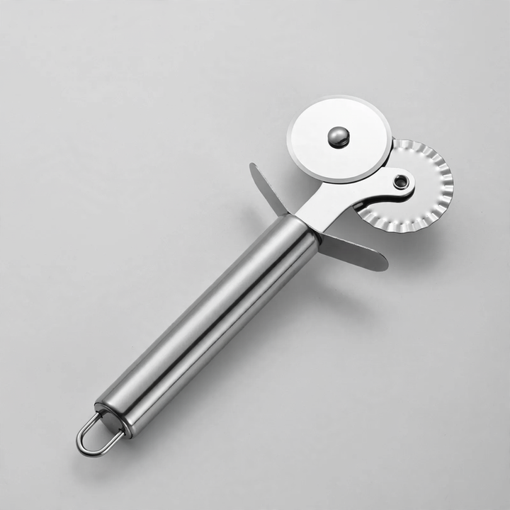 Pizza cutter and cake tool set