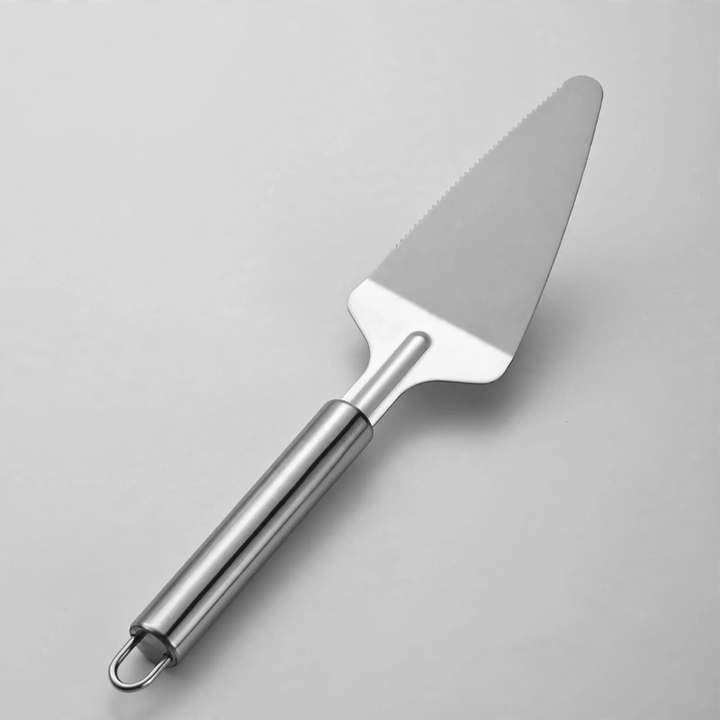 Pizza cutter and cake tool set