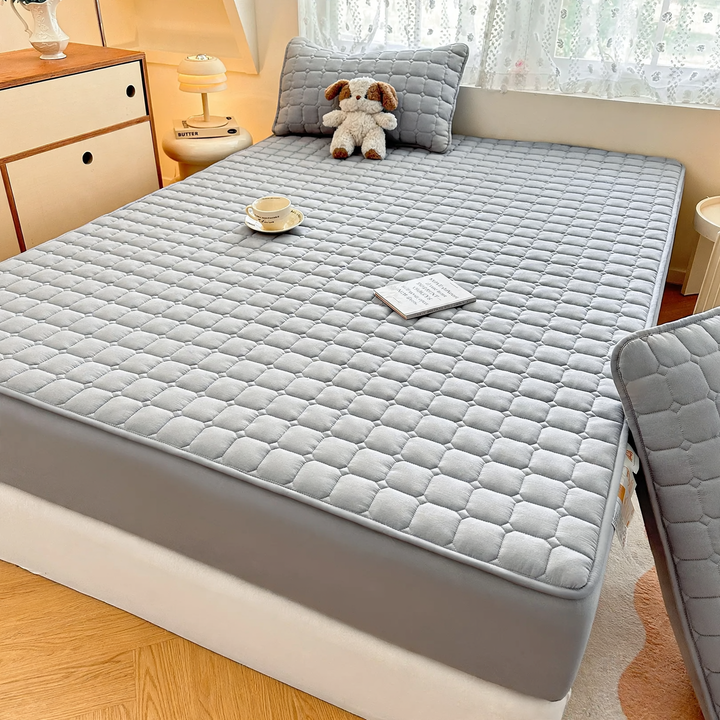 Waterproof mattress pad with quilting