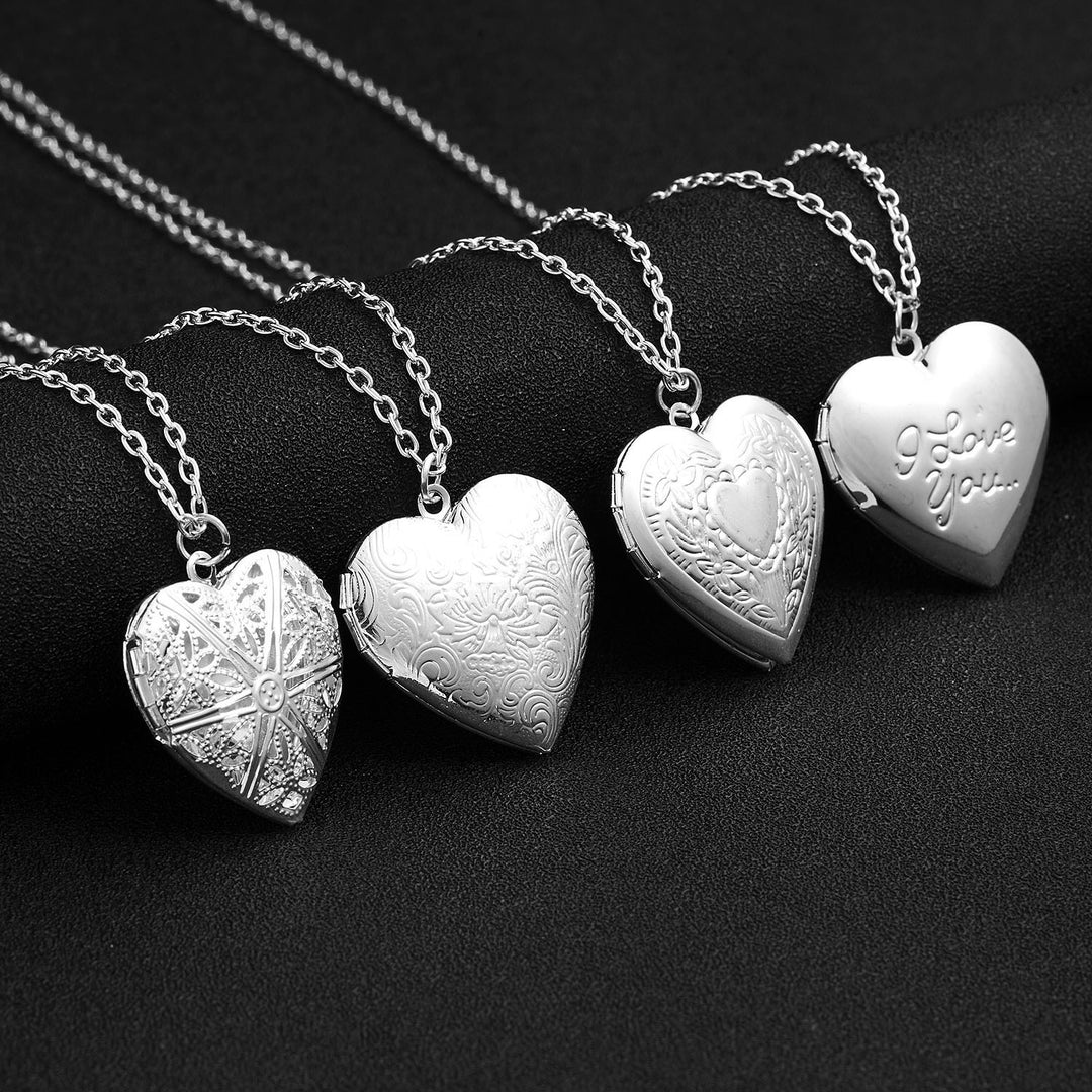 Heart necklace with opening function