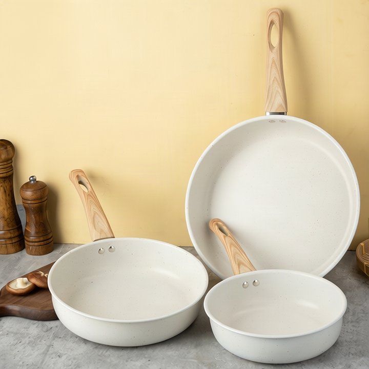 Cast iron frying pan, flat bottom