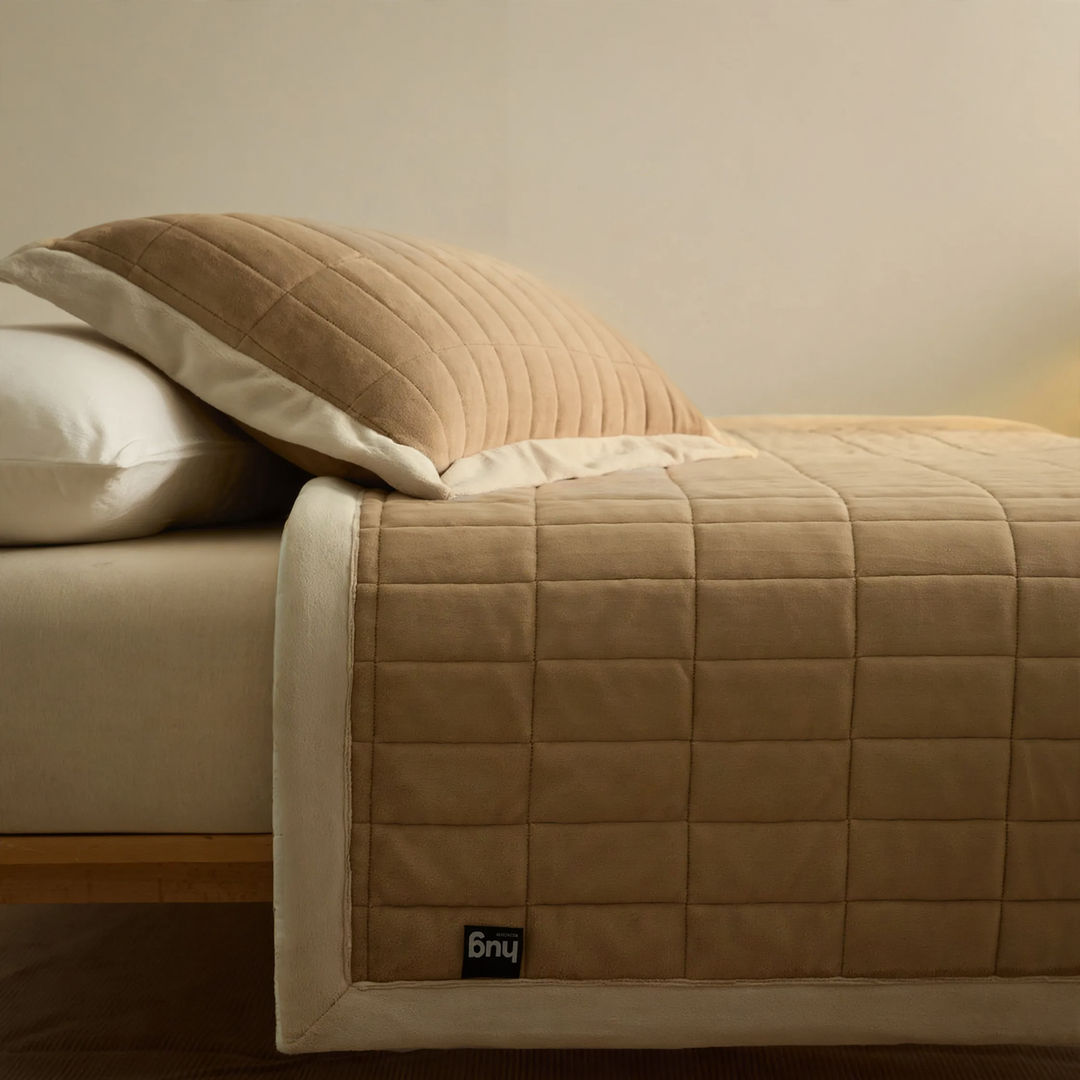 Warming duvet made of milk fiber with stitching
