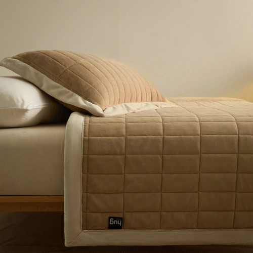 Warming duvet made of milk fiber with stitching