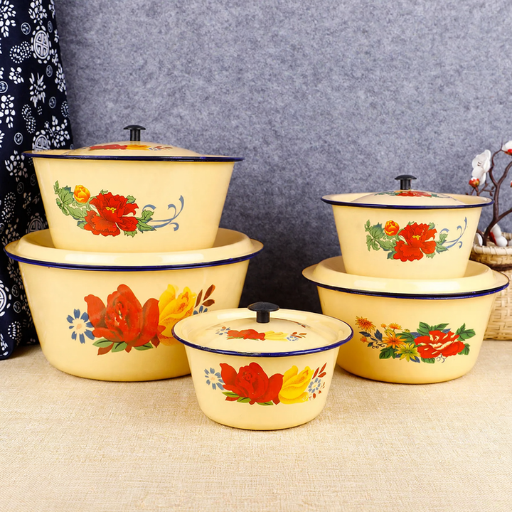 Enamelled bowl with lid, round, floral pattern