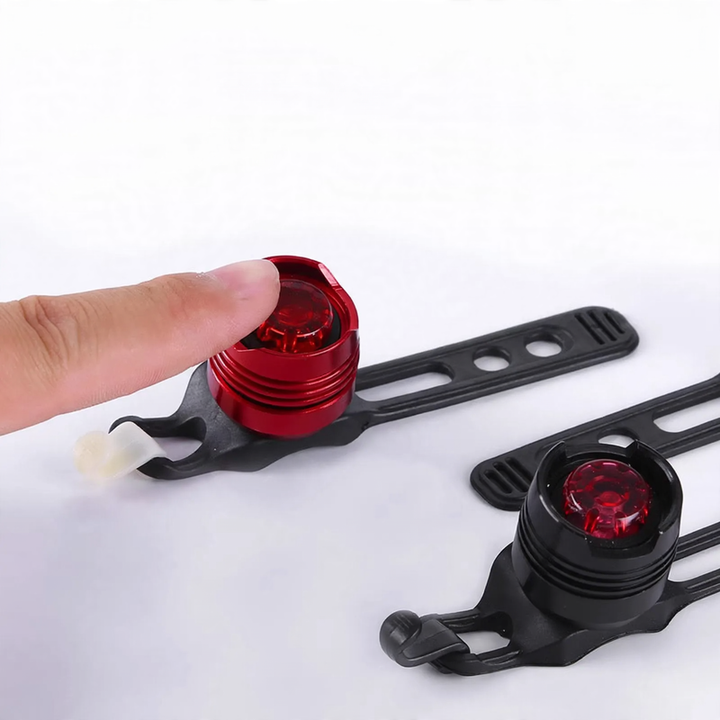 Bicycle rear light with battery
