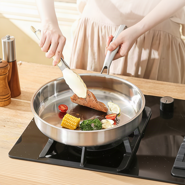 Frying pan with glass lid, cast iron bottom