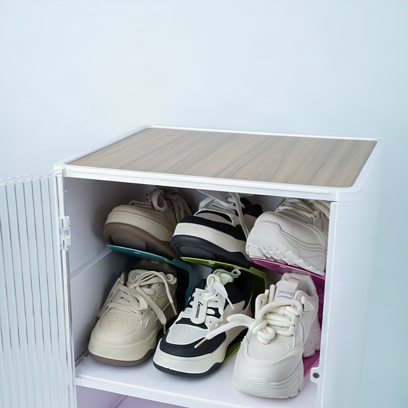 Foldable shoe rack made of plastic