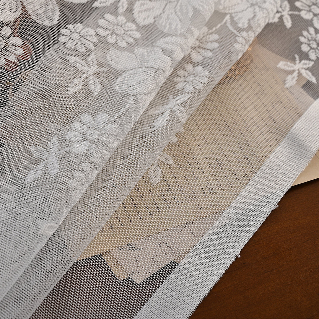 Lace curtain with floral pattern, 300×160 cm
