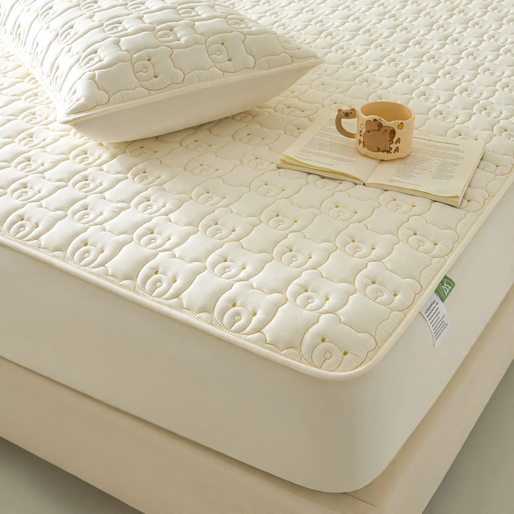 Waterproof mattress pad with bear pattern