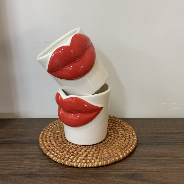 Ceramic mug with lip design, 201–300 ml