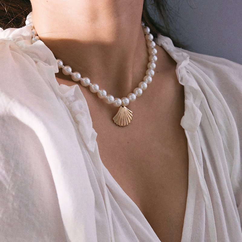 BowLift | Elegant Sea Shell Pearl Necklace