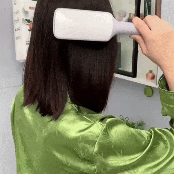 BowLift | LuxéTress 4-in-1 Self-Cleaning Hairbrush | Innovative hairbrush with self-cleaning technology for effortlessly smooth and shiny hair
