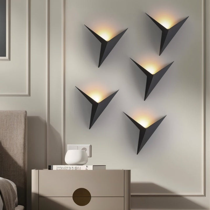 Elegant wall lamp - Modern LED wall light for stylish interiors | Bowlift