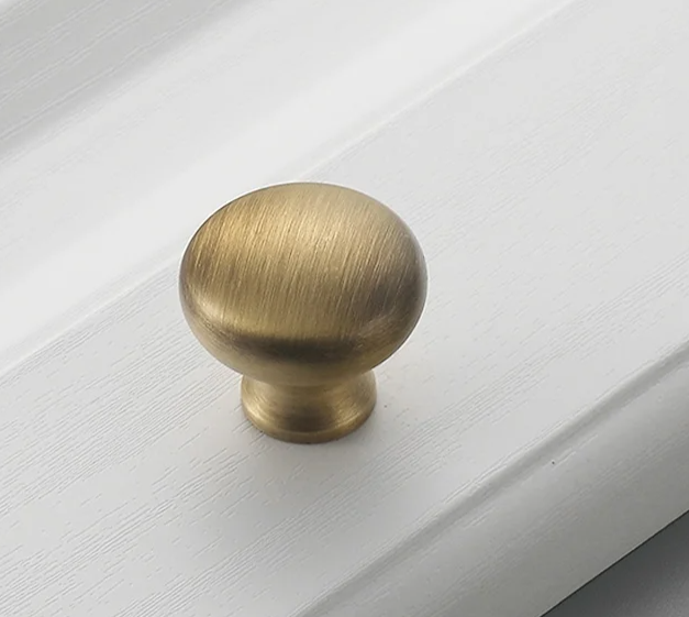Bronvella ArcRetro Furniture Handle in Antique Copper Bowlift