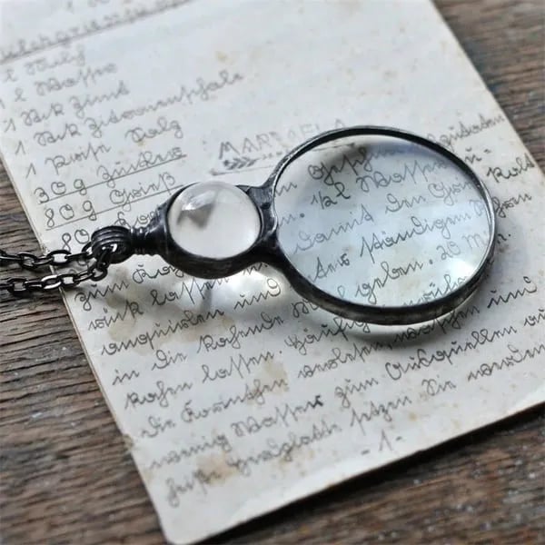 BowLift | Necklace with magnifying pendant