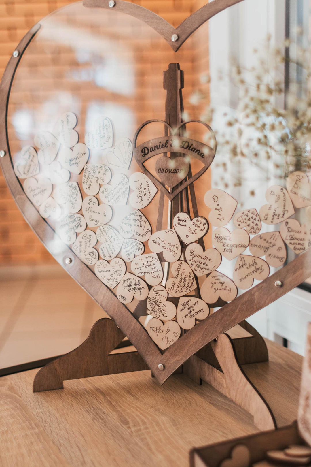 BowLift | Heart guest book