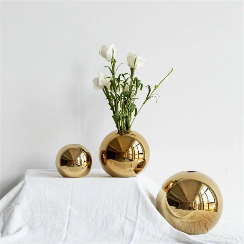 BowLift | Golden Ball Vase