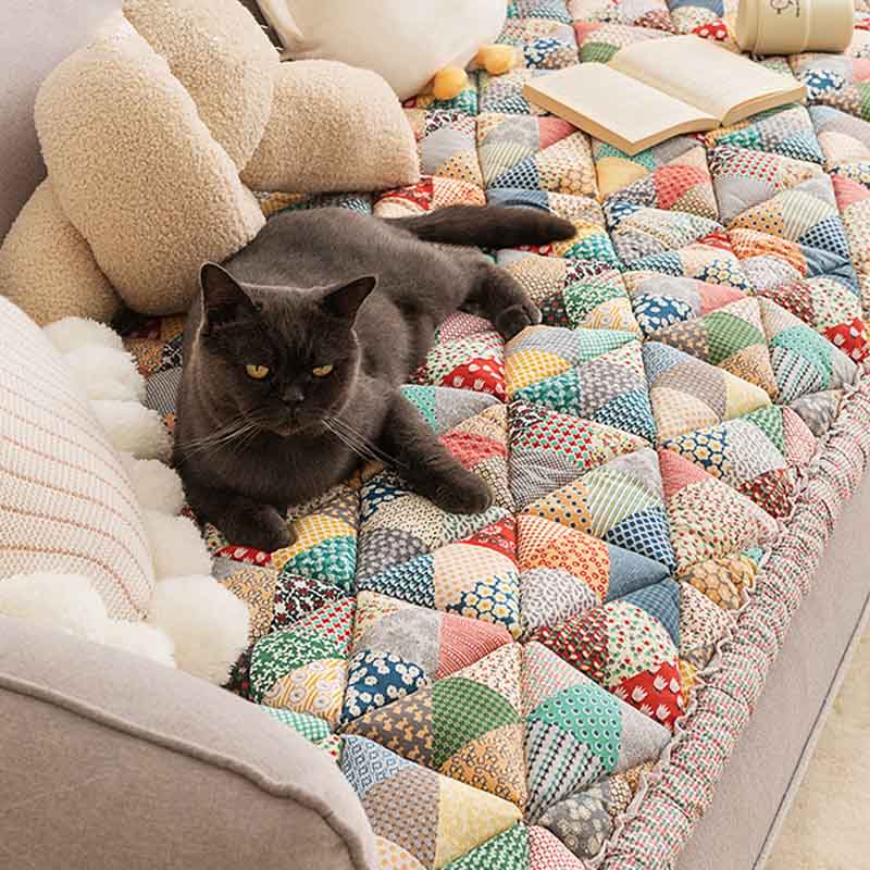 BowLift | GardenGuard – Elegant Sofa Protector with Non-Slip Backing for Style & Comfort