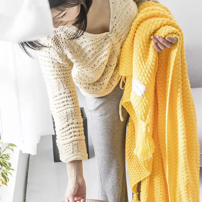 BowLift | Wool Blanket ArcticHaven | Scandinavian Design with Tassels & Balls | Warm & Stylish