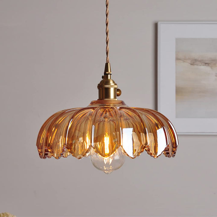 BowLift | Glass light that delights with details!