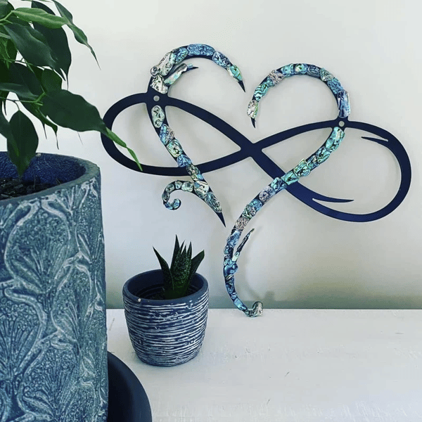 BowLift | InfinityHeart Wall Decor – Iron Wall Sculpture with Symbol of Eternal Love