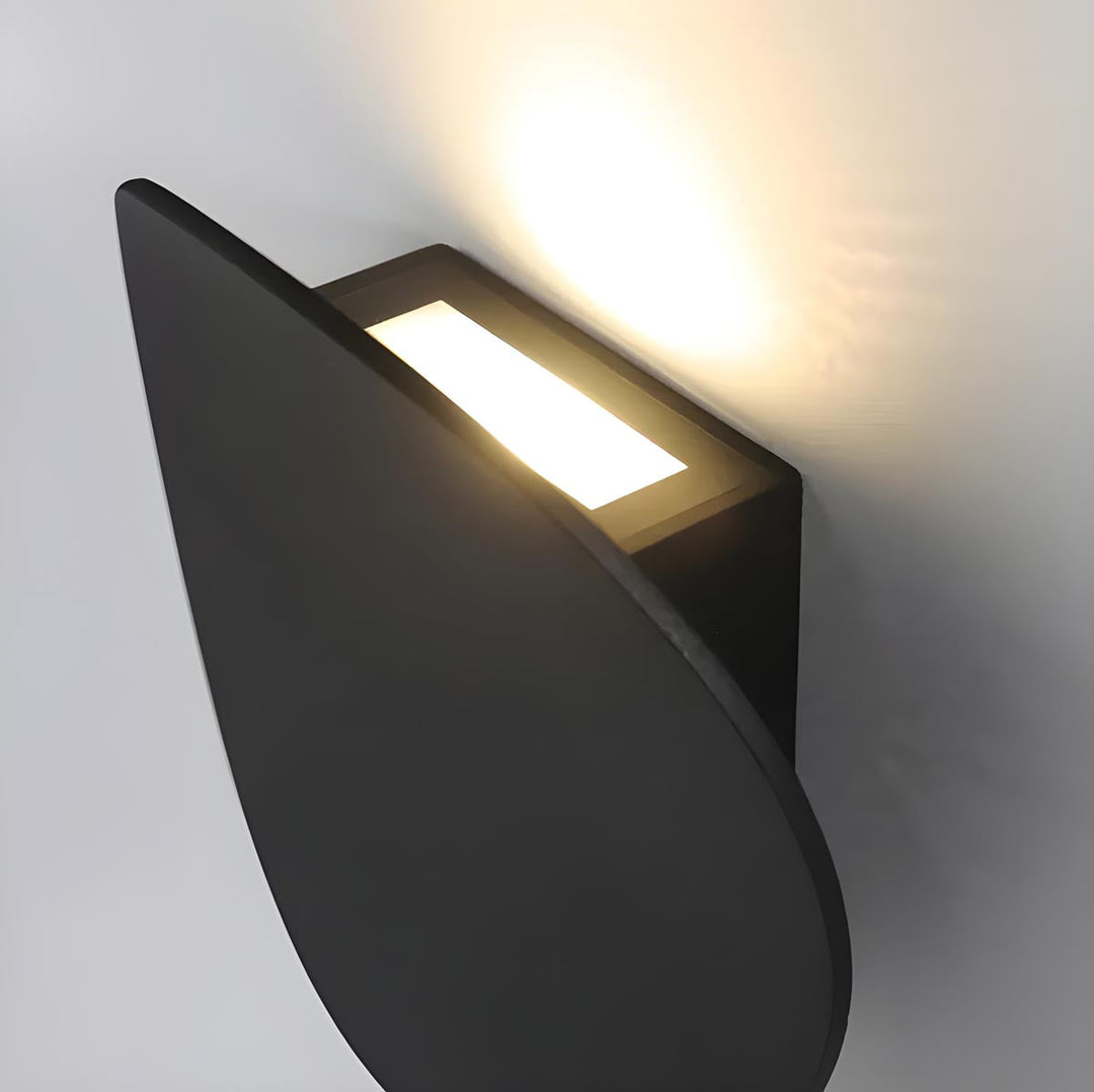 Elegant LED wall lamp – Stylish lighting for a warm atmosphere | Bowlift