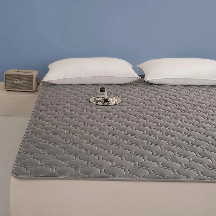 Quilted Cooling Mattress Pad with High-Density Cooling Fiber | Bowlift