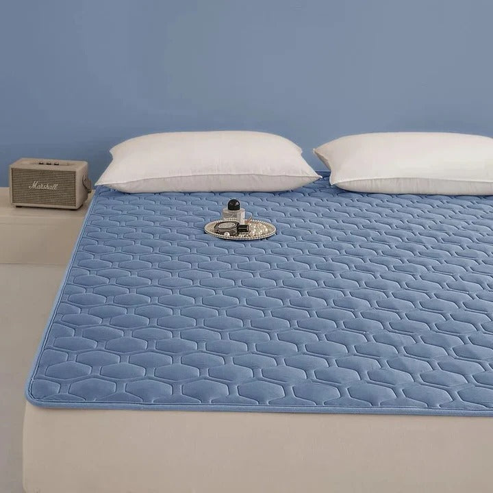 Quilted Cooling Mattress Pad with High-Density Cooling Fiber | Bowlift