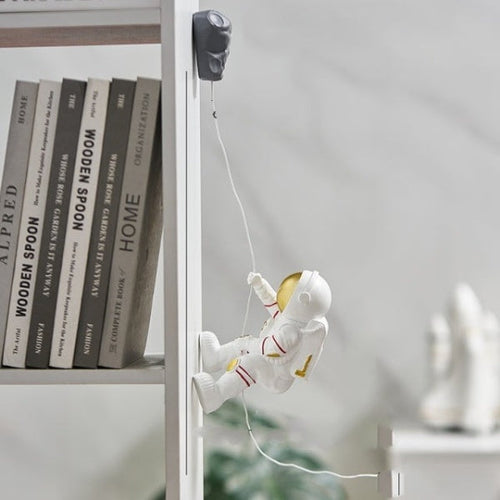 BowLift | Astronaut Climber Wall Decoration Figures