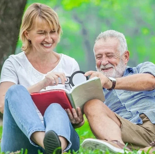 BowLift | 30x Magnifying Glass for Seniors