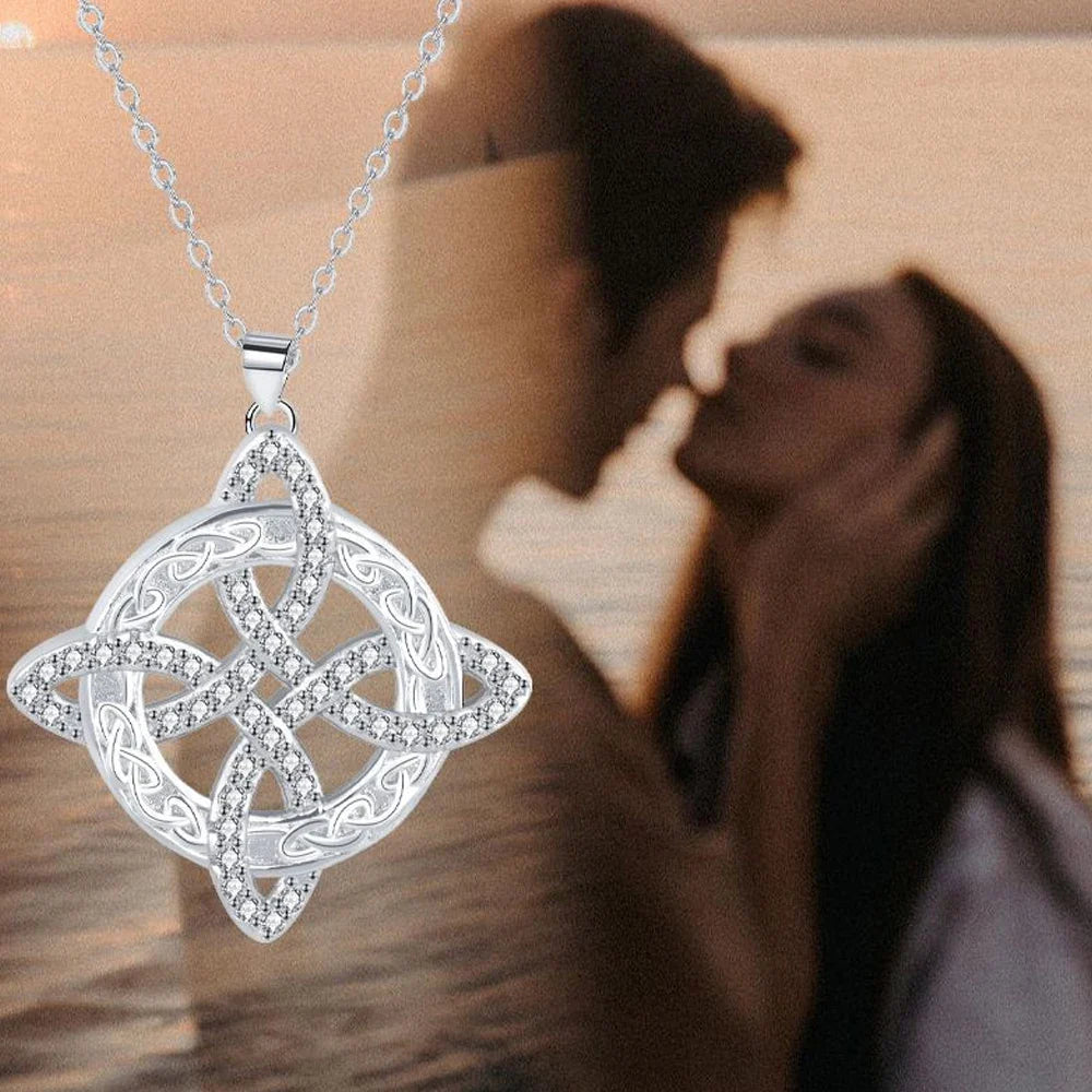 BowLift | WitchKnot Necklace