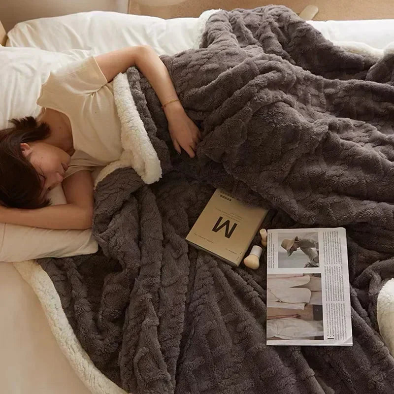 BowLift | Cozy winter blanket made of lamb wool providing extra warmth