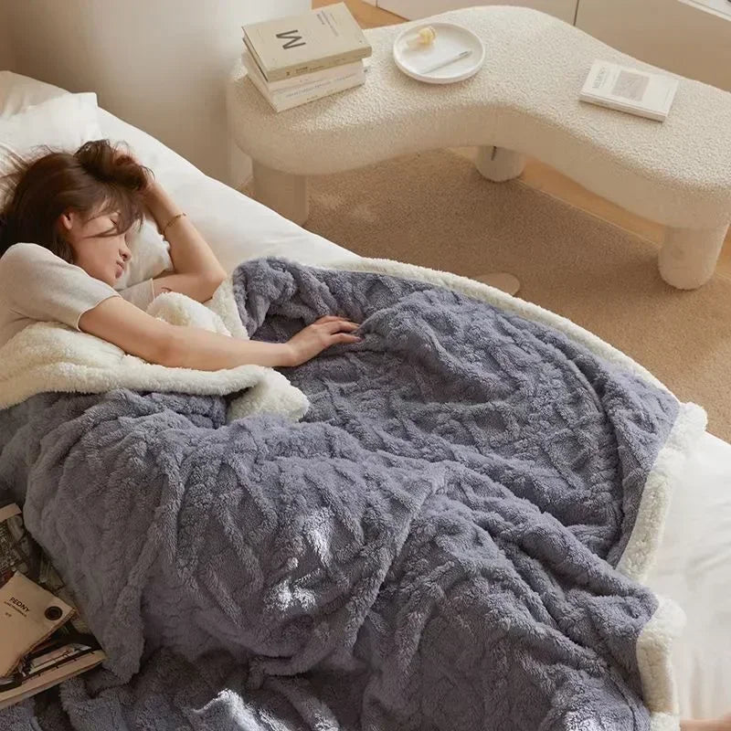 BowLift | Cozy winter blanket made of lambswool providing extra warmth