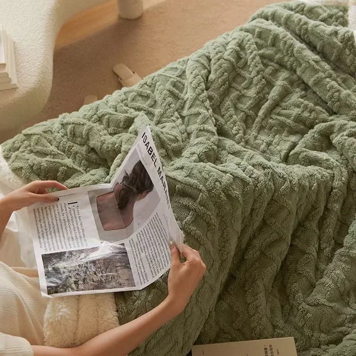 BowLift | Cozy winter blanket made of lamb wool providing extra warmth