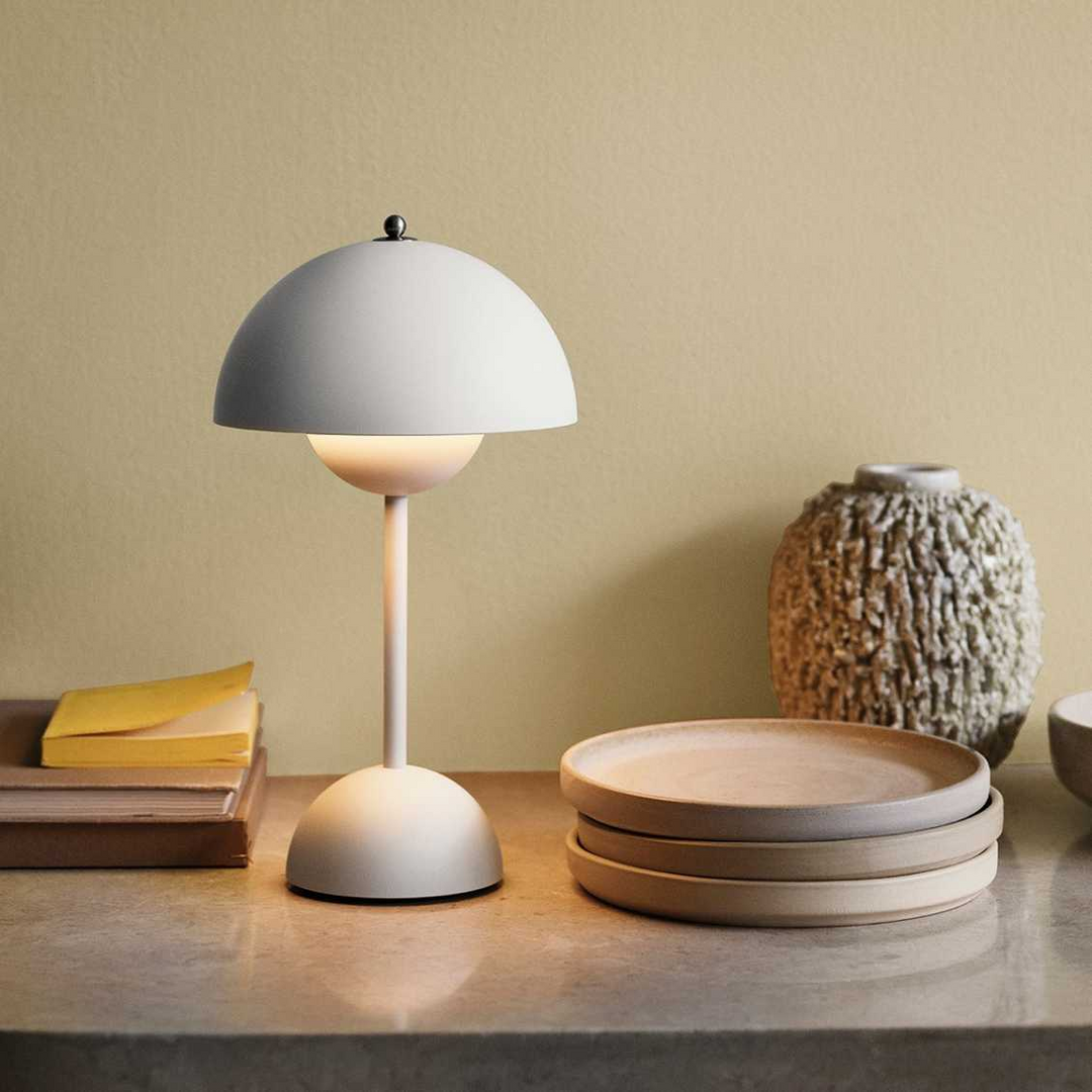 BowLift | LED Table Lamp - MoonGlow