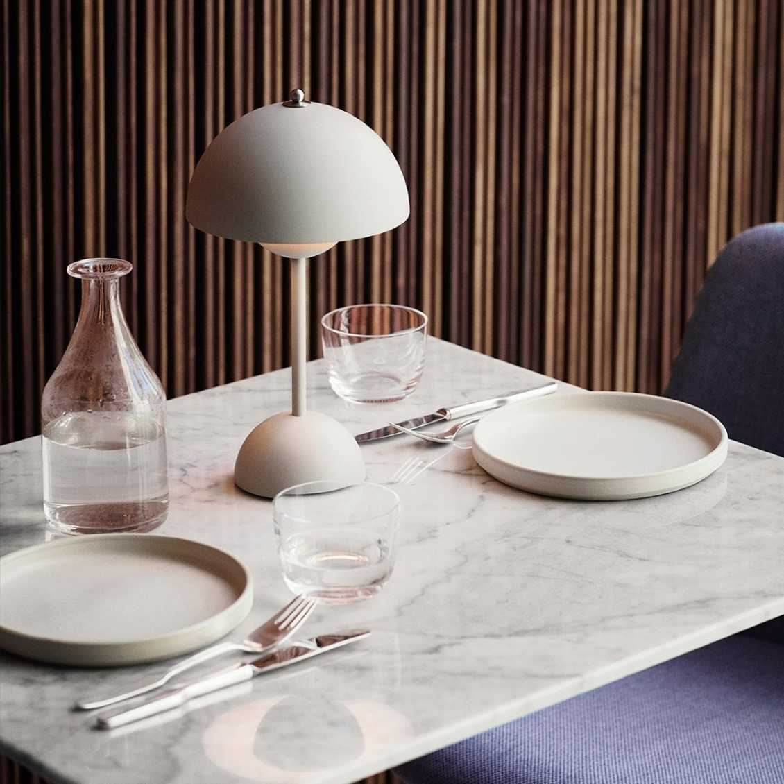 BowLift | LED Table Lamp - MoonGlow