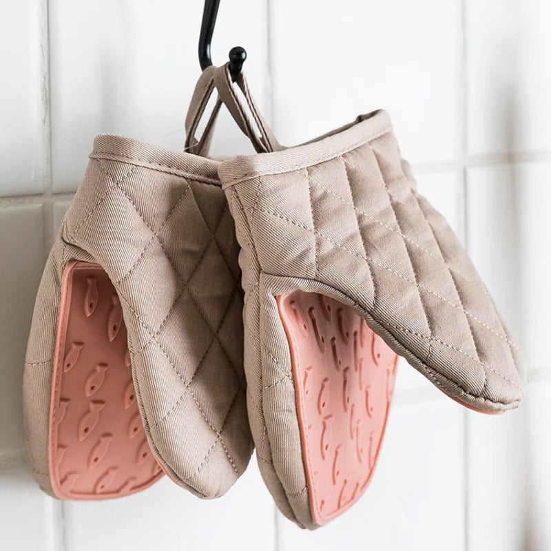 BowLift | Finley – Heat-resistant silicone oven mitt in fish shape