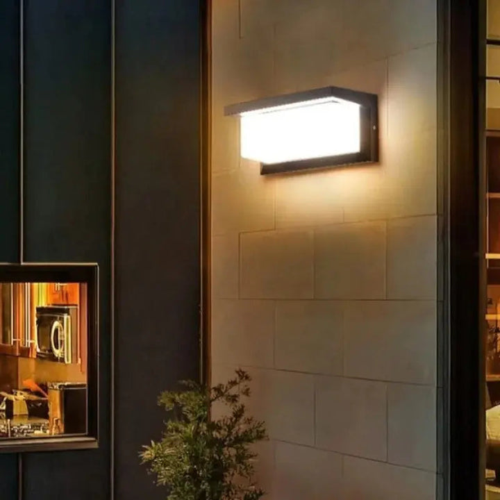 Weather-resistant LED outdoor lighting – Smart Motion Sensor | Bowlift