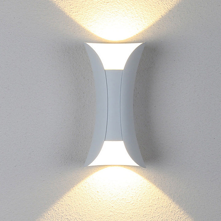 BowLift | Modern LED Outdoor Wall Lamp - LumiEdge