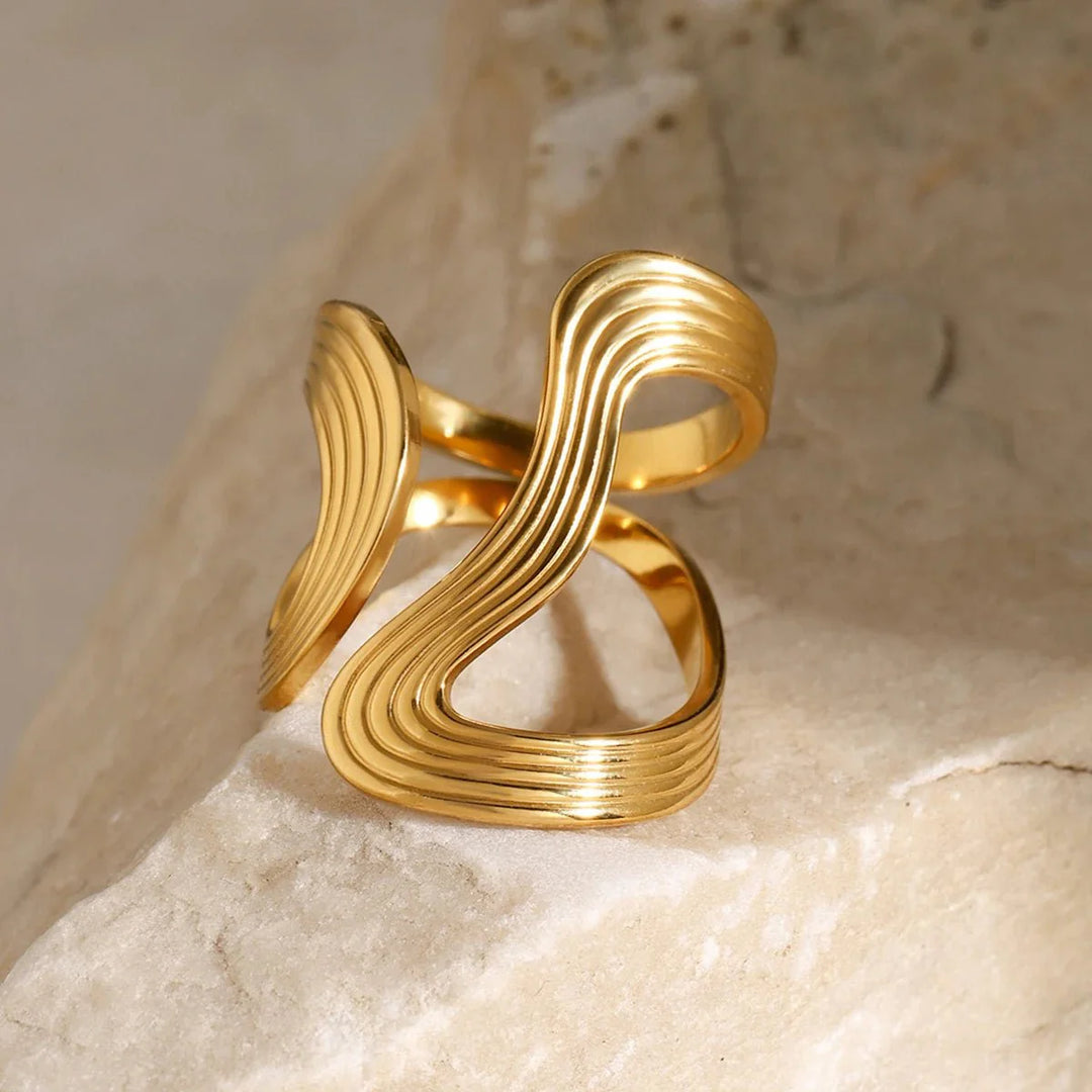 BowLift | Modern Spiral Textured Ring