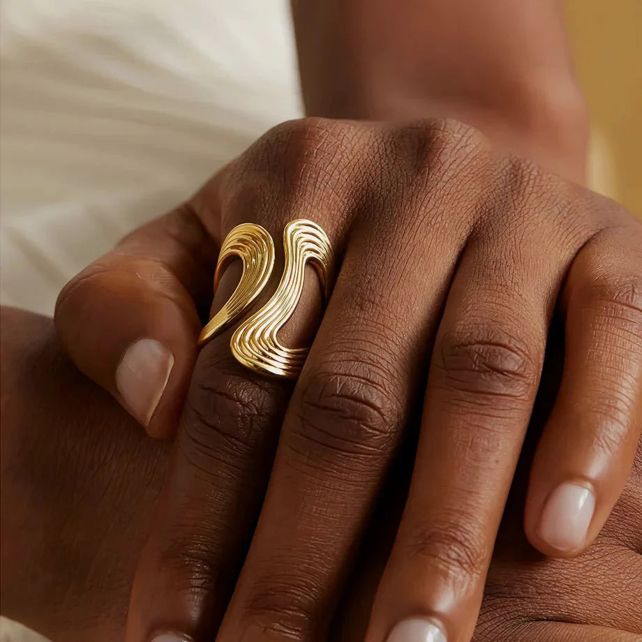 BowLift | Modern Spiral Textured Ring