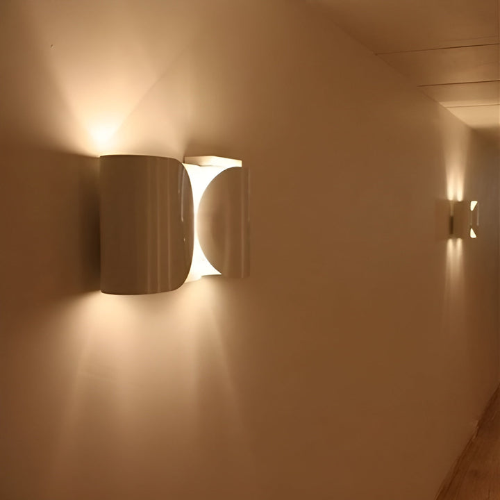 LuminaSquare Wall Lamp - Modern Design and Atmospheric Light | Bowlift