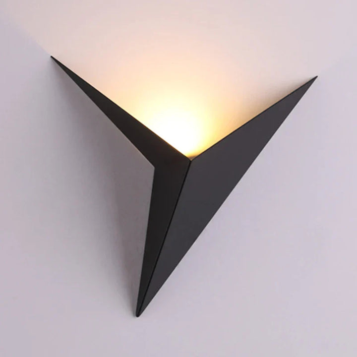 BowLift | Modern Triangular Wall Lamp - TrigoLux