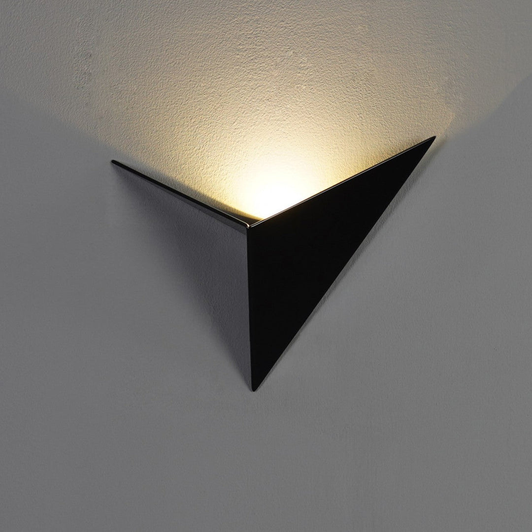 BowLift | Modern Triangular Wall Lamp - TrigoLux
