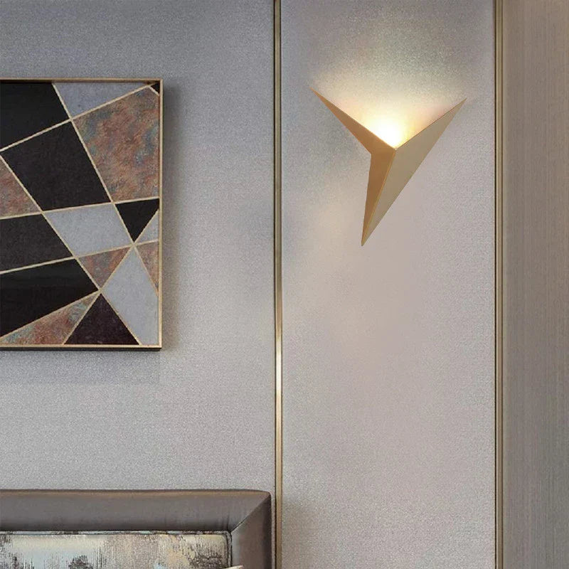 BowLift | Modern Triangular Wall Lamp - TrigoLux