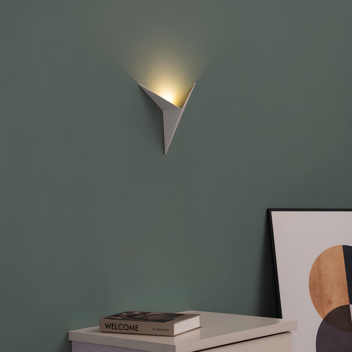 BowLift | Modern Triangular Wall Lamp - TrigoLux