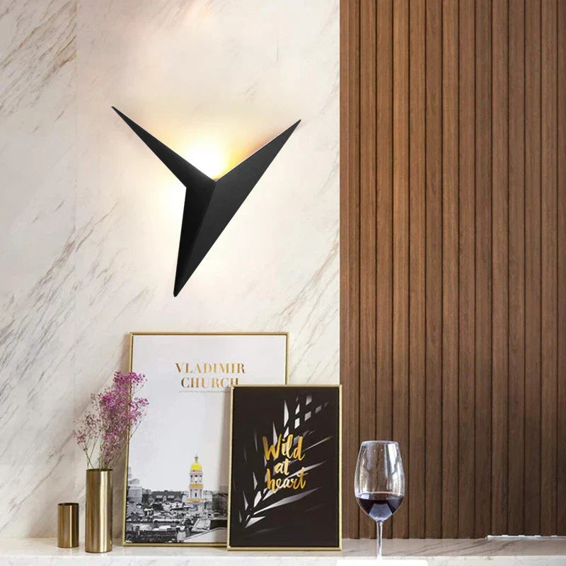 BowLift | Modern Triangular Wall Lamp - TrigoLux