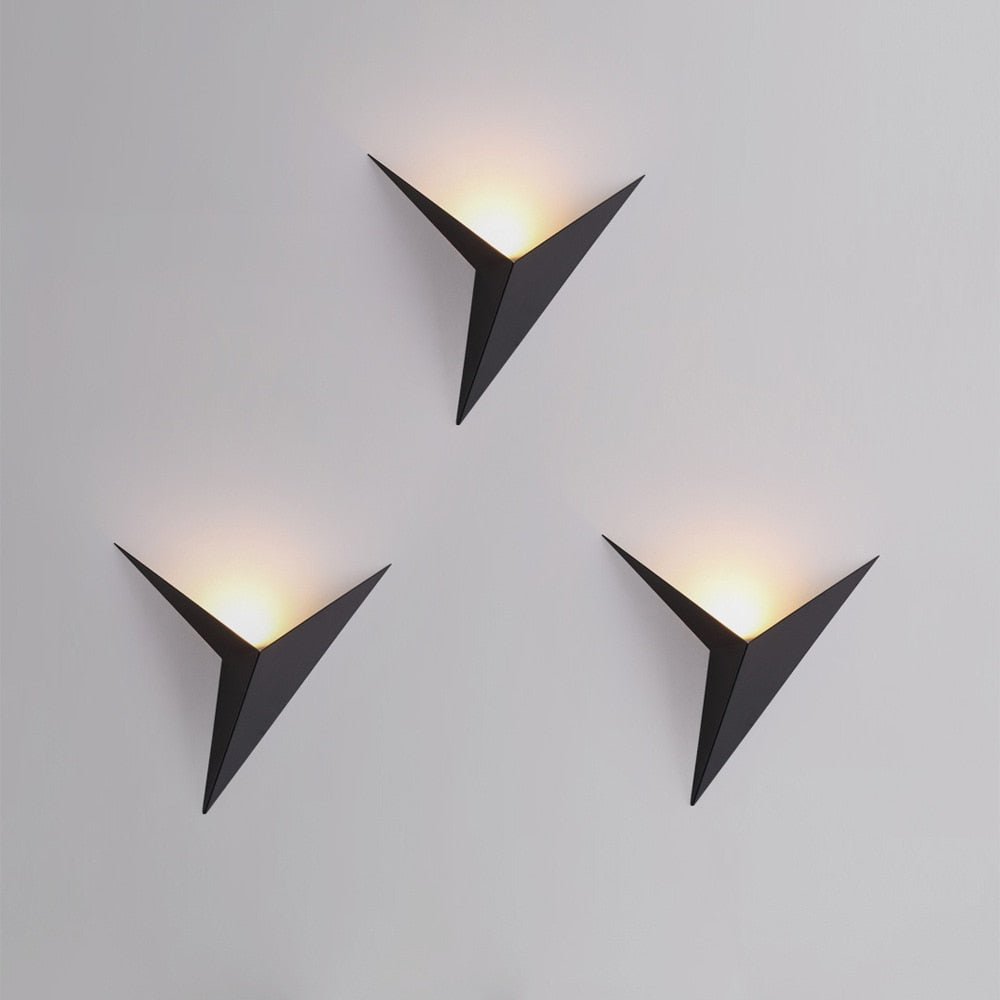 BowLift | Modern Triangular Wall Lamp - TrigoLux