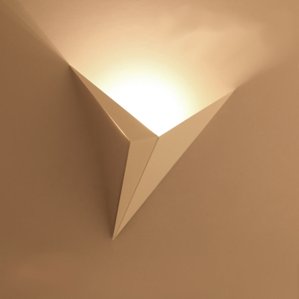 Modern Triangular Wall Lamp - TrigoLux | Bowlift
