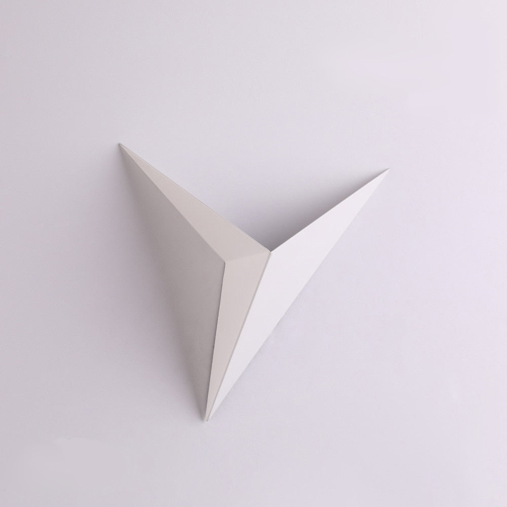 Modern Triangular Wall Lamp - TrigoLux | Bowlift